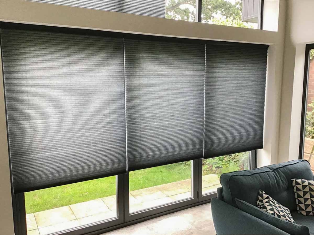 Free-Hanging Folding Door Blinds